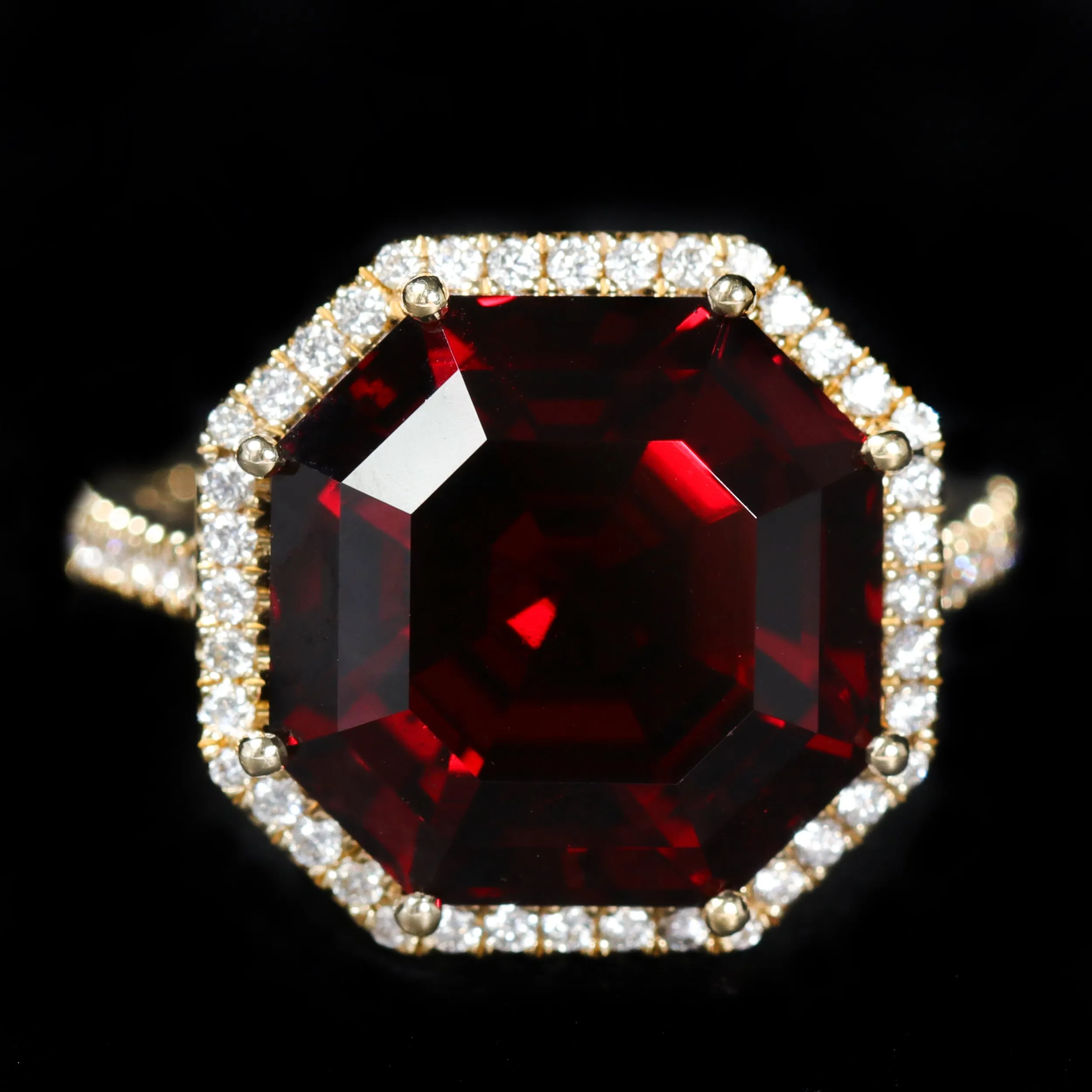 14K Yellow Gold 13.00 Carat Garnet and Diamond Ring