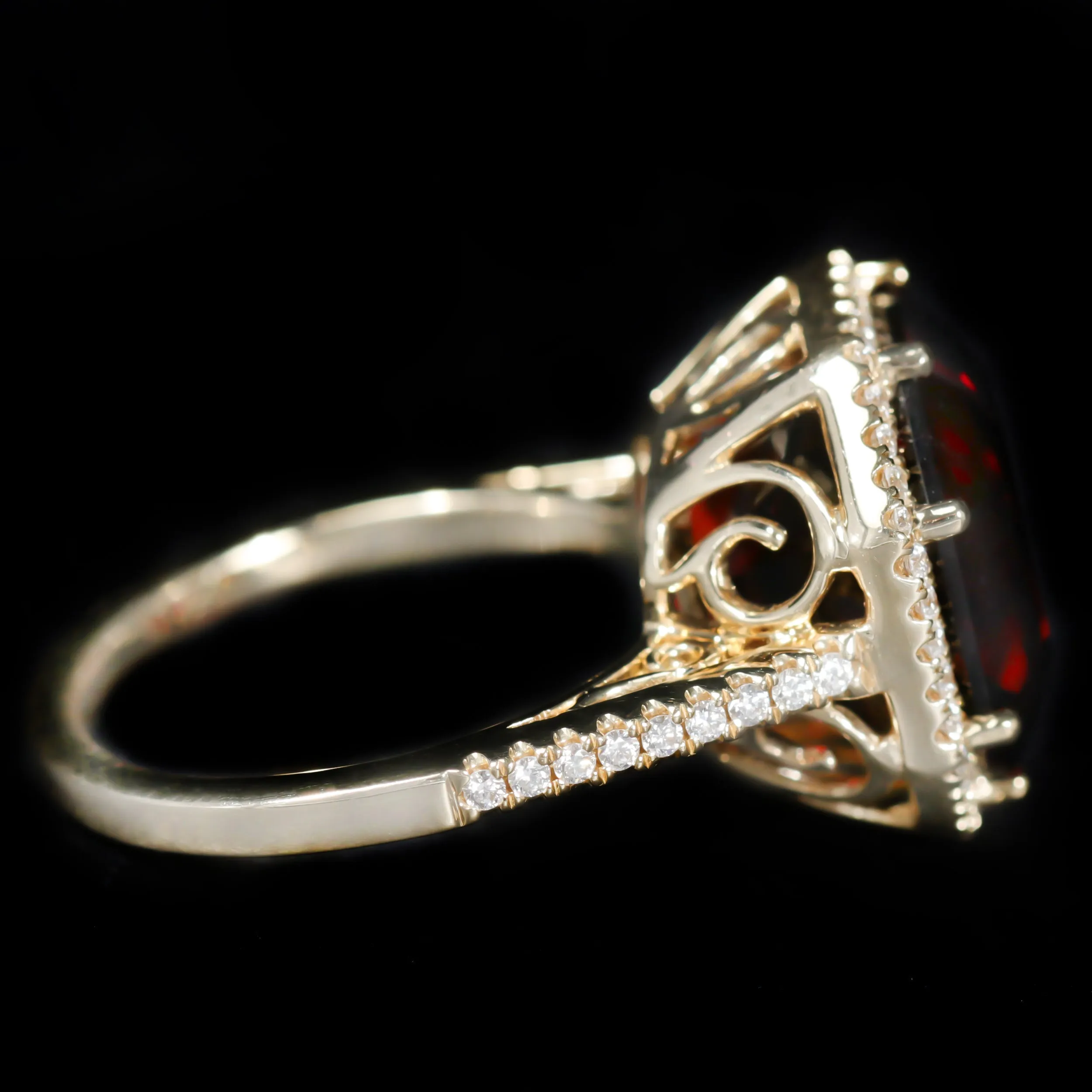 14K Yellow Gold 13.00 Carat Garnet and Diamond Ring